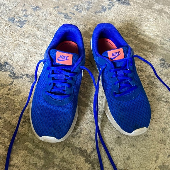 Nike Shoes - Picture 3 of 8